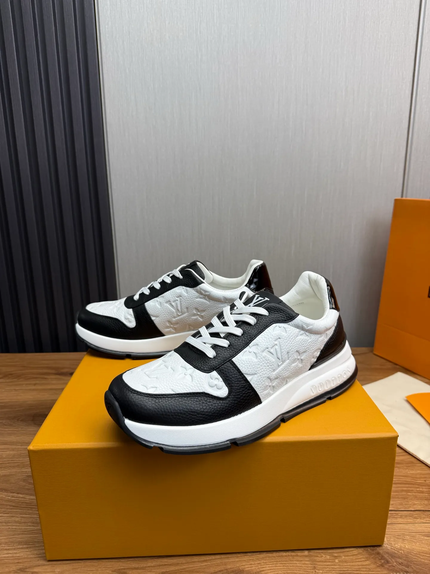 Men's men's shoes 💰840💰 LOUIS VUITTON [Luden Yiwei] The new trendy Lv is on the market 🎁, casual and fashionable men's shoes 👟Original 1:1 shipment✅ The upper is made of imported brand leather + cowhide lining, the original wear-resistant rubber outsole, the version is simple and elegant, exclusive for trendy men. 38-44 (customized at 38.45)